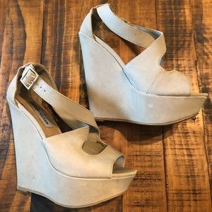 Steve Madden nude wedges